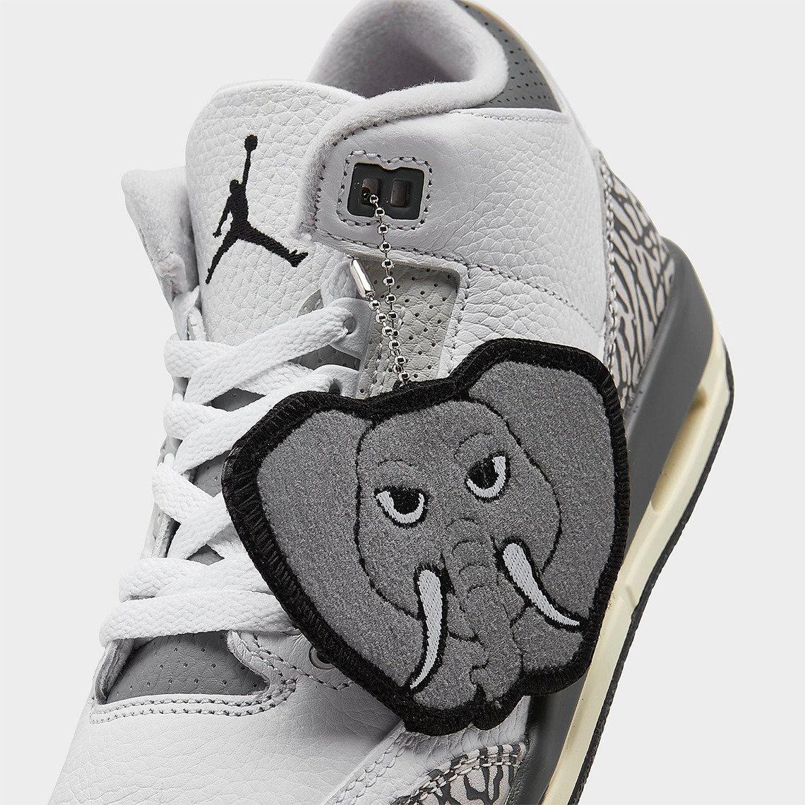 Một số hình ảnh chi tiết của đôi giày Air Jordan 3 Hide N Sneak dành cho trẻ em - 9