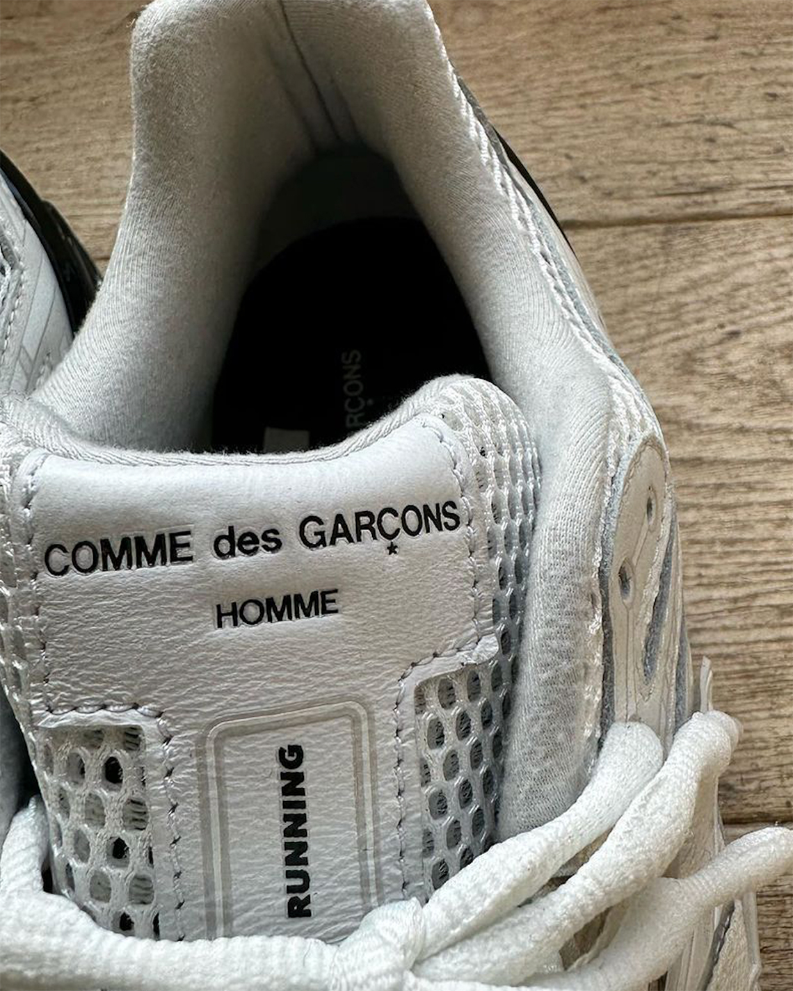 Một số hình ảnh của COMME des GARÇONS HOMME x New Balance 1906R - 4