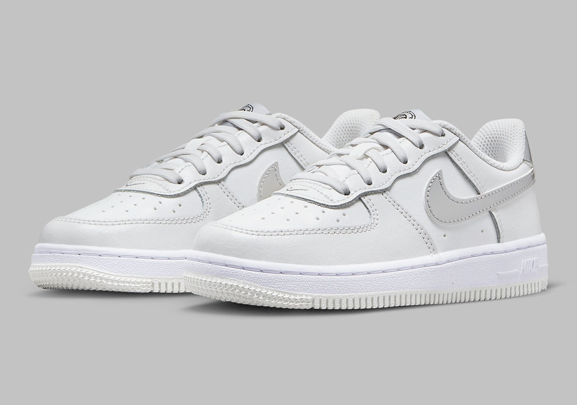 Một số hình ảnh của đôi giày Nike Air Force 1 Low PS Martian - 2