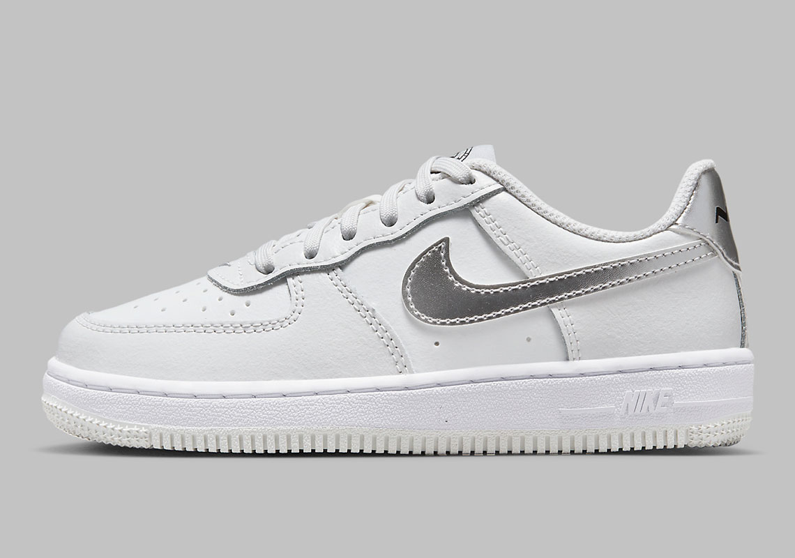 Một số hình ảnh của đôi giày Nike Air Force 1 Low PS Martian - 3