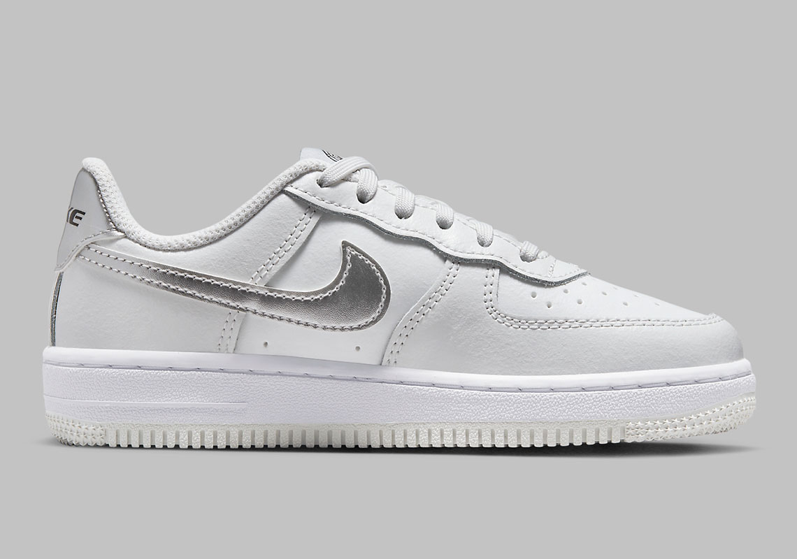 Một số hình ảnh của đôi giày Nike Air Force 1 Low PS Martian - 4