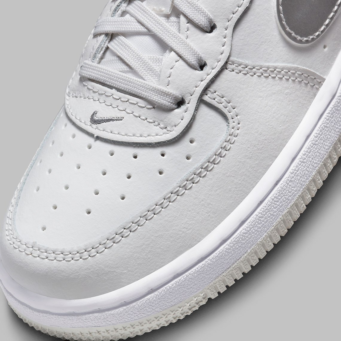 Một số hình ảnh của đôi giày Nike Air Force 1 Low PS Martian - 9