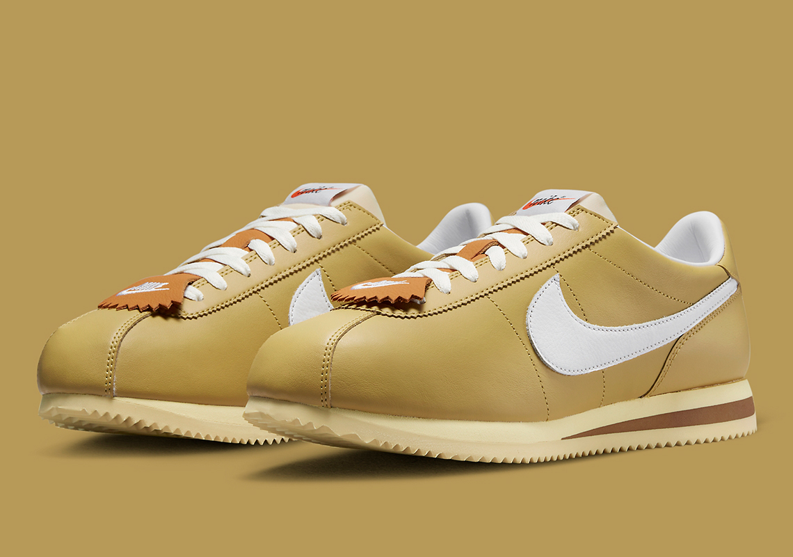 Một số hình ảnh của đôi giày Nike Cortez Racing Rabbits - 1