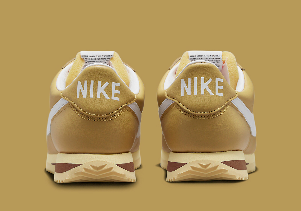 Một số hình ảnh của đôi giày Nike Cortez Racing Rabbits - 5