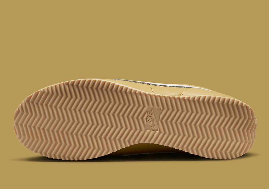 Một số hình ảnh của đôi giày Nike Cortez Racing Rabbits - 6