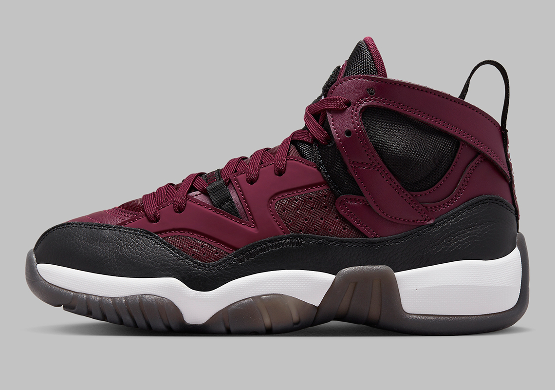 Một số hình ảnh của đôi giày sneaker Jordan Two Trey Bordeaux - 2