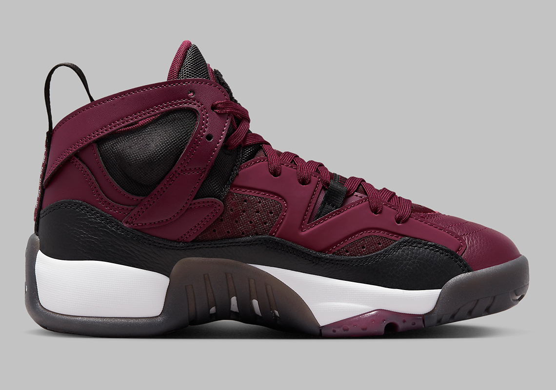 Một số hình ảnh của đôi giày sneaker Jordan Two Trey Bordeaux - 3