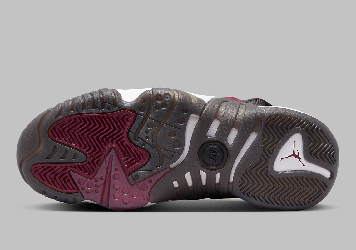 Một số hình ảnh của đôi giày sneaker Jordan Two Trey Bordeaux - 6