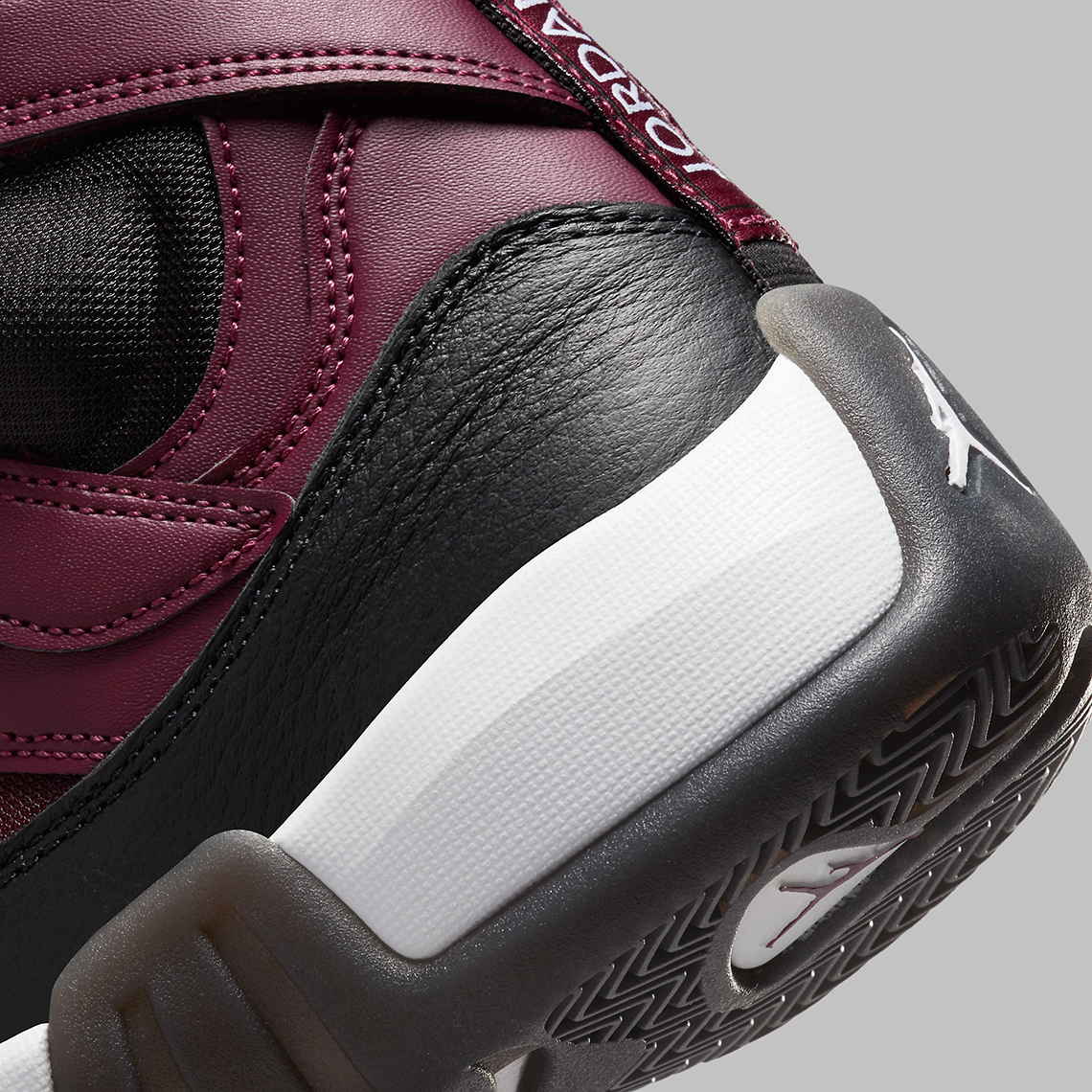 Một số hình ảnh của đôi giày sneaker Jordan Two Trey Bordeaux - 7