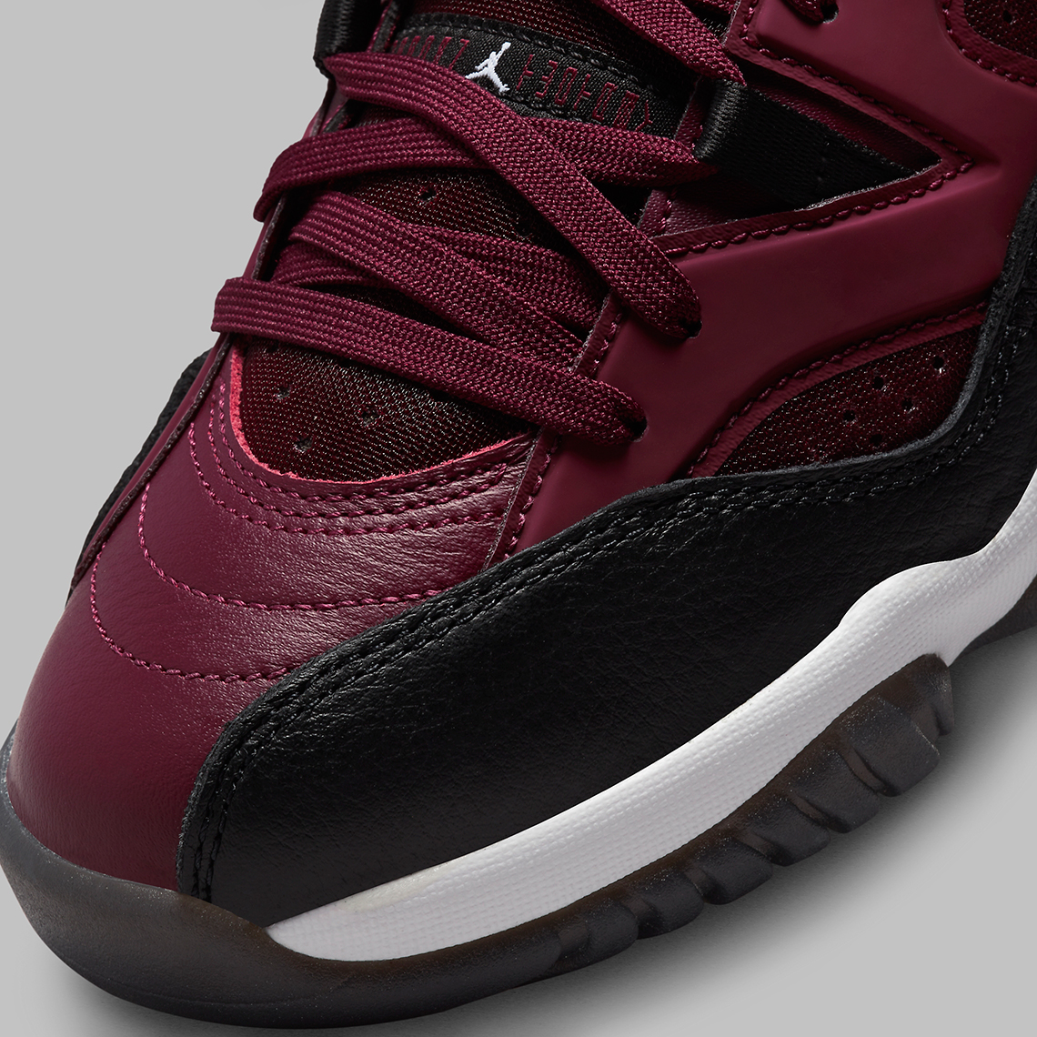 Một số hình ảnh của đôi giày sneaker Jordan Two Trey Bordeaux - 8