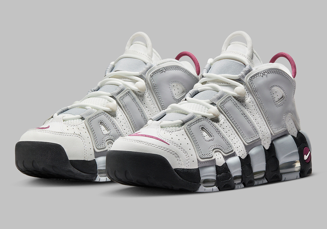 Một số hình ảnh của đôi giày sneaker Nike Air More Uptempo Mulberry - 2