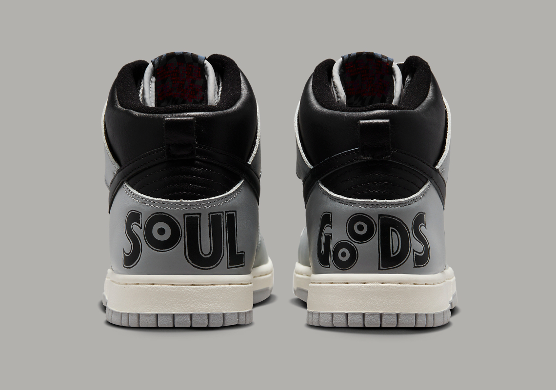 Một số hình ảnh của đôi giày SOULGOODS x Nike Dunk High Light Silver/Black - 5