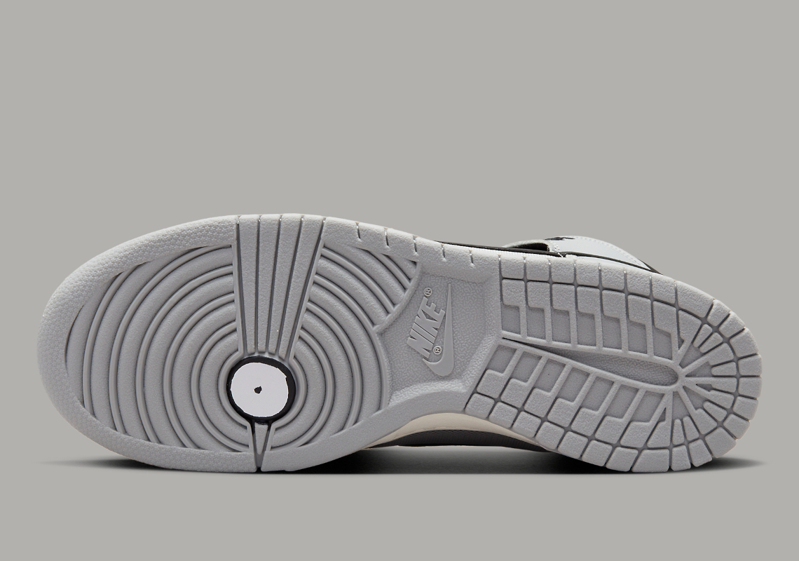 Một số hình ảnh của đôi giày SOULGOODS x Nike Dunk High Light Silver/Black - 6