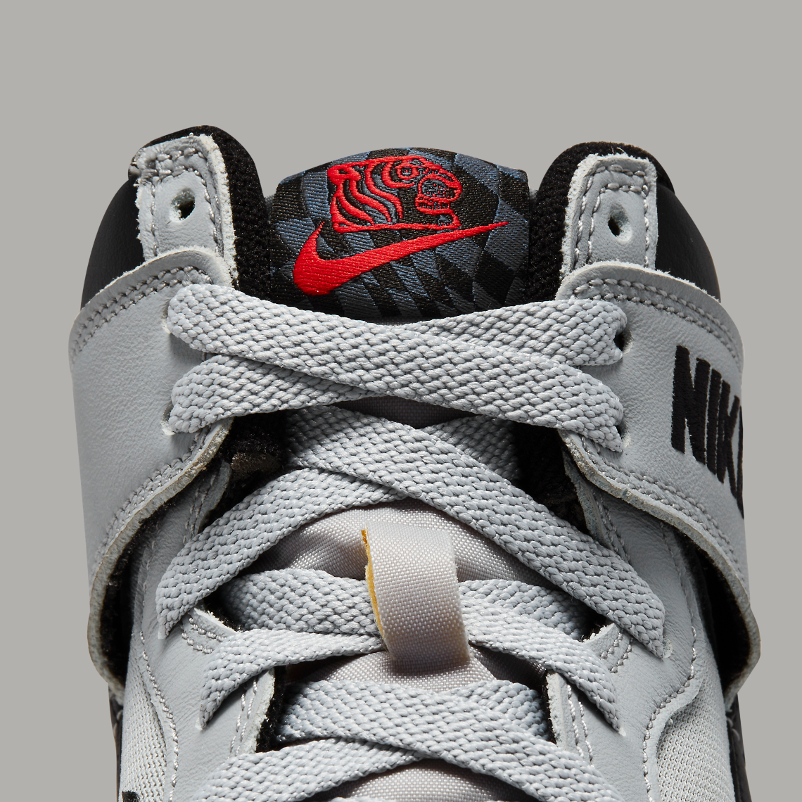 Một số hình ảnh của đôi giày SOULGOODS x Nike Dunk High Light Silver/Black - 9