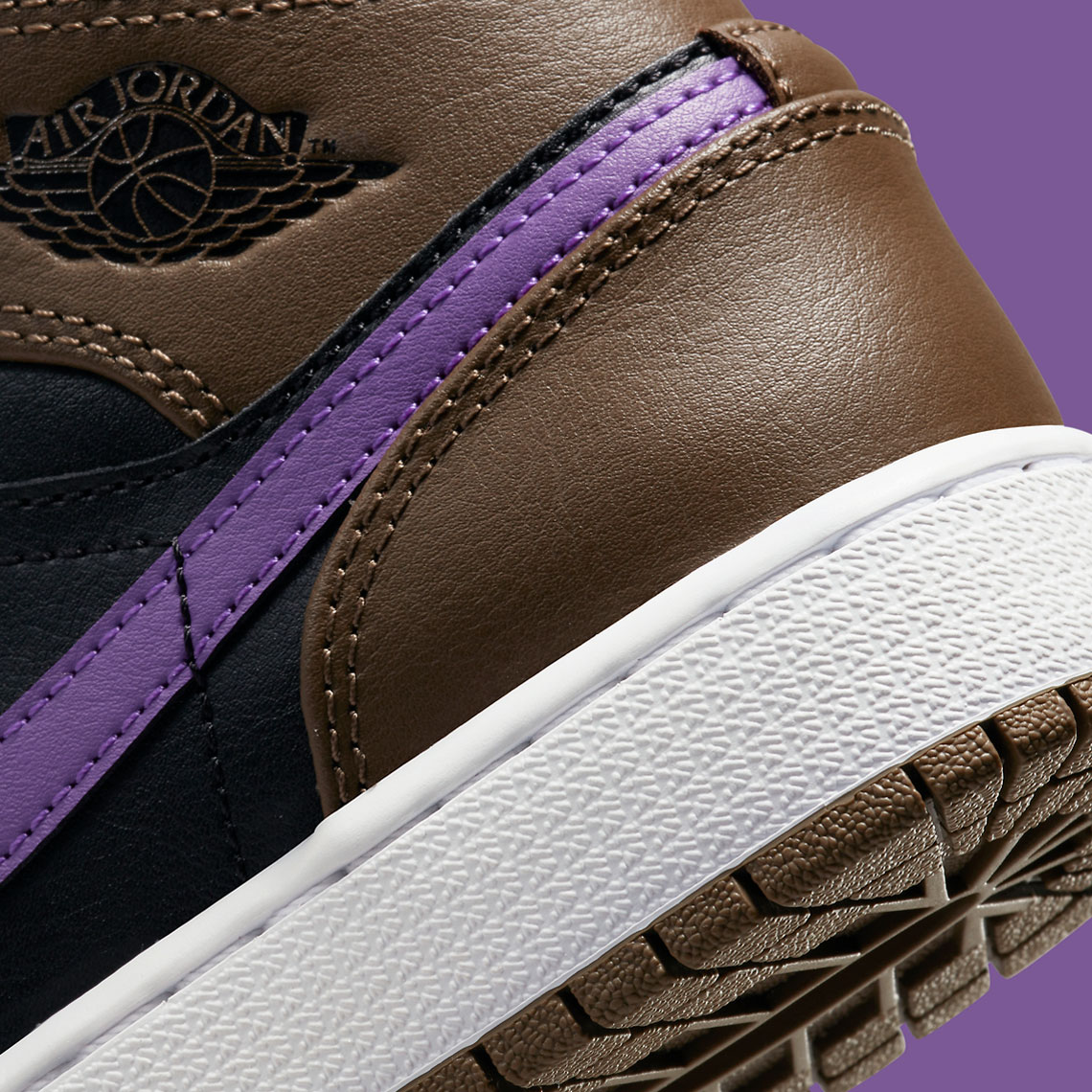 Một số hình ảnh của đôi sneaker Air Jordan 1 Mid Purple Mocha - 8