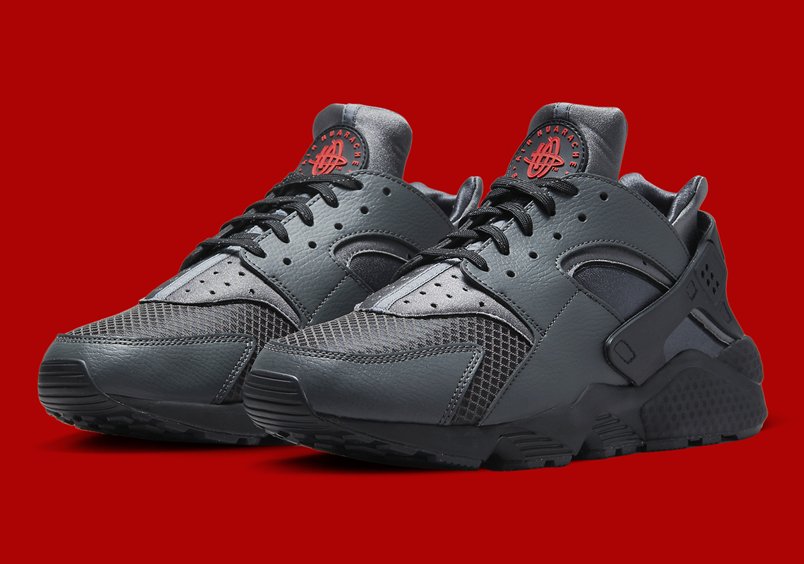 Một số hình ảnh của đôi sneaker Nike Air Huarache Black/Red - 1