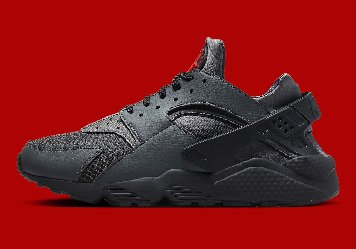 Một số hình ảnh của đôi sneaker Nike Air Huarache Black/Red - 2
