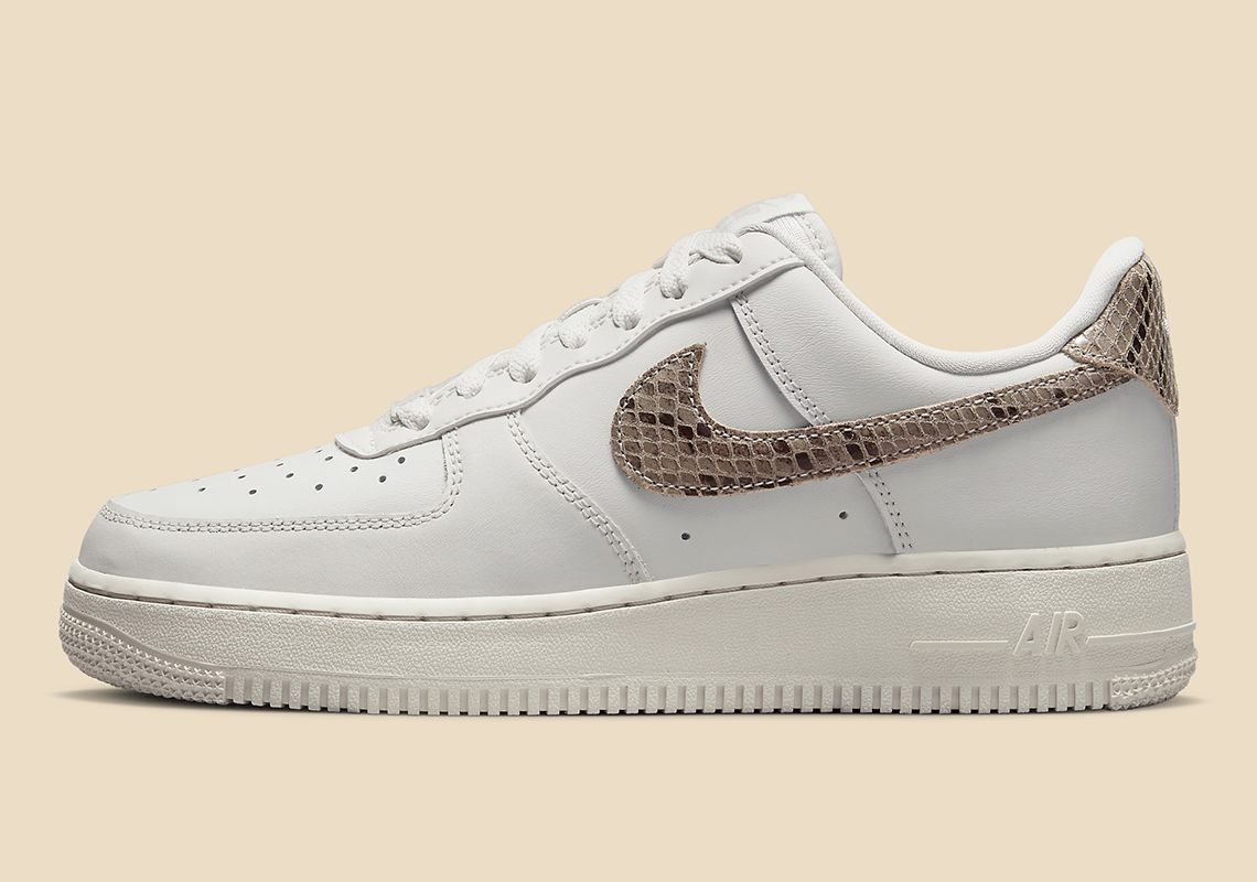 Một số hình ảnh của giày sneaker Nike Air Force 1 Low Sail Snakeskin - 2