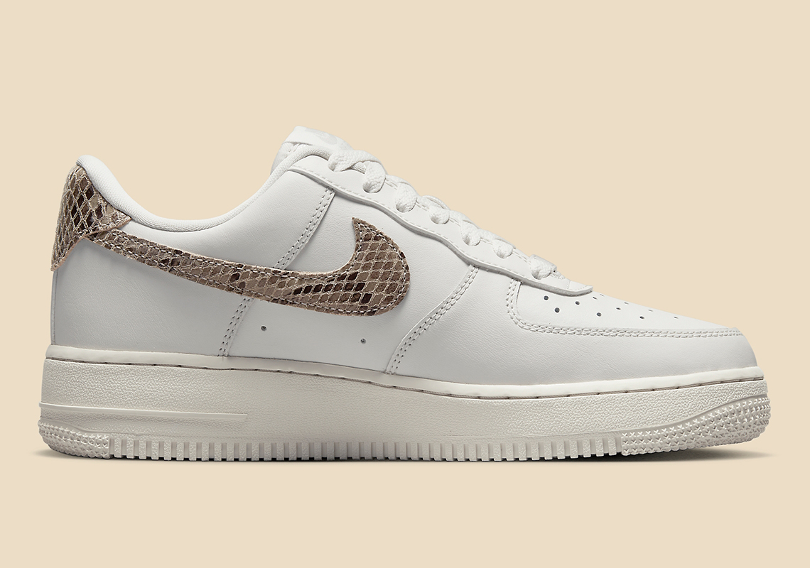 Một số hình ảnh của giày sneaker Nike Air Force 1 Low Sail Snakeskin - 3