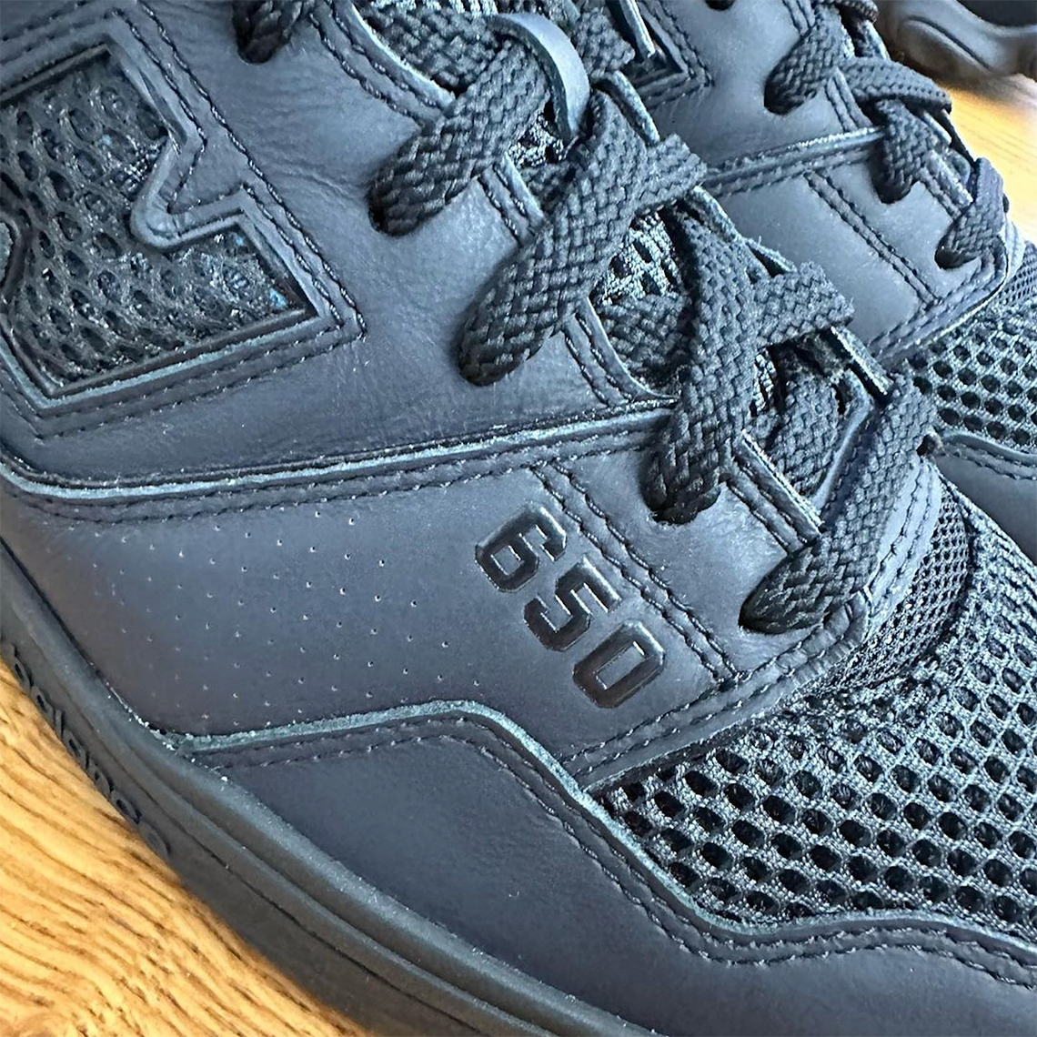 Một số hình ảnh của Junya Watanabe New Balance 650 mẫu 2023 - 7