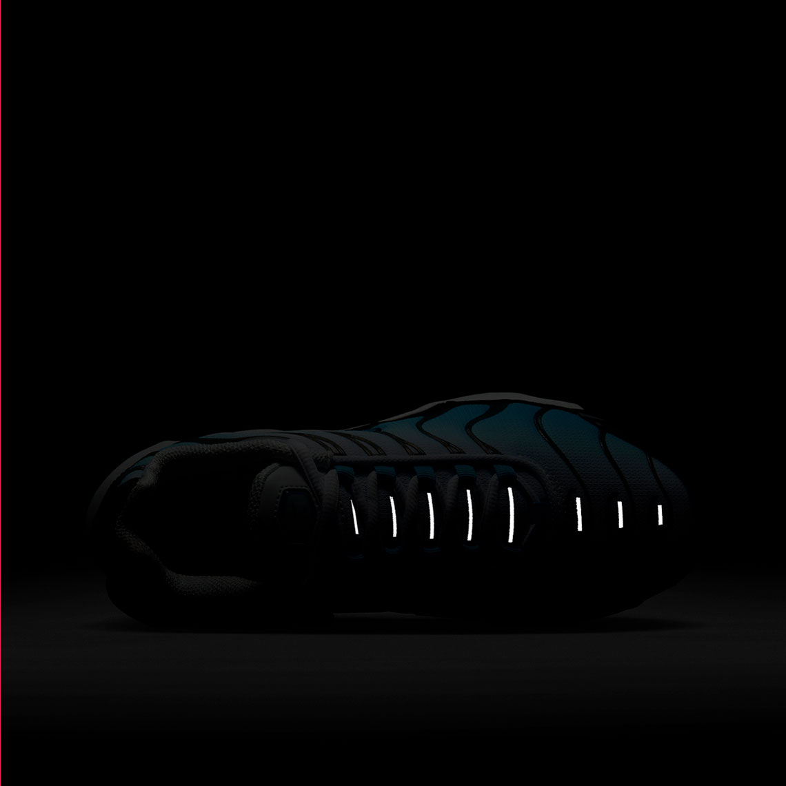 Một số hình ảnh của mẫu giày Air Max Plus Fire and Ice  - 9