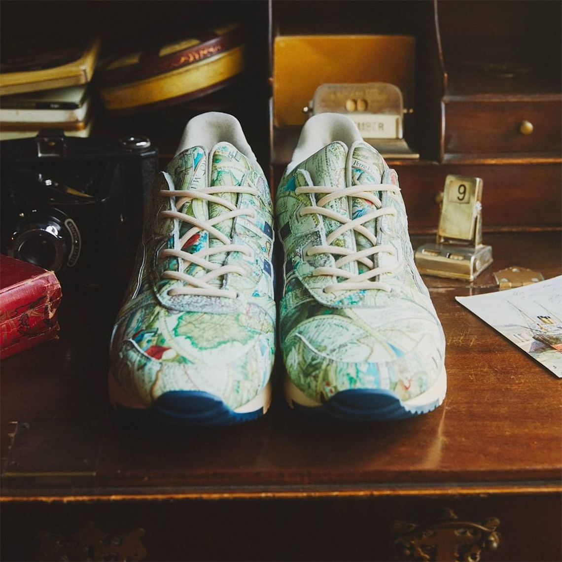 Một số hình ảnh của mẫu giày atmos ASICS GEL-LYTE III Aged Map - 3