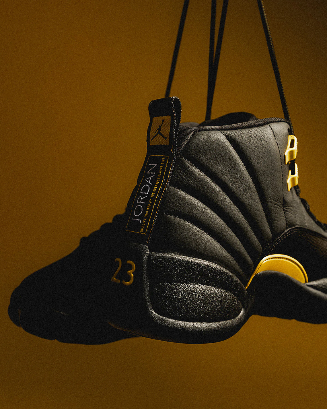Một số hình ảnh của mẫu giày sneaker Air Jordan 12 Black/Taxi - 3