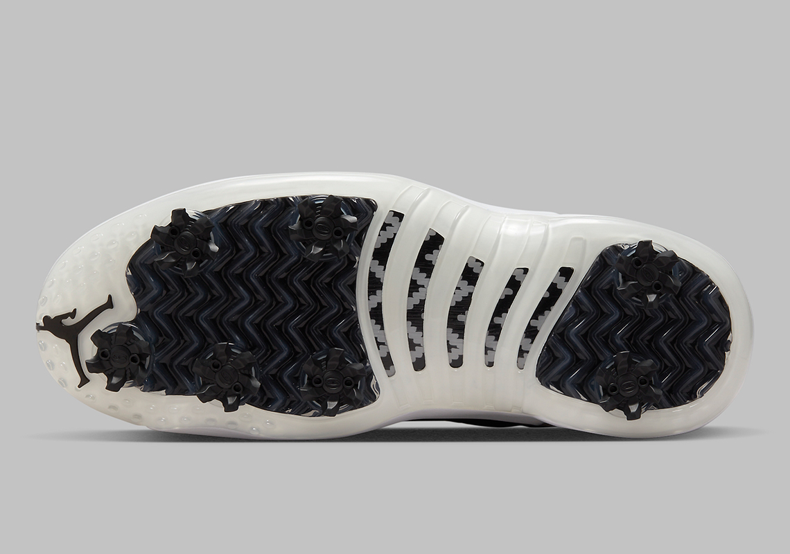 Một số hình ảnh của mẫu giày sneaker Air Jordan 12 Golf Playoffs màu đen/trắng - 7