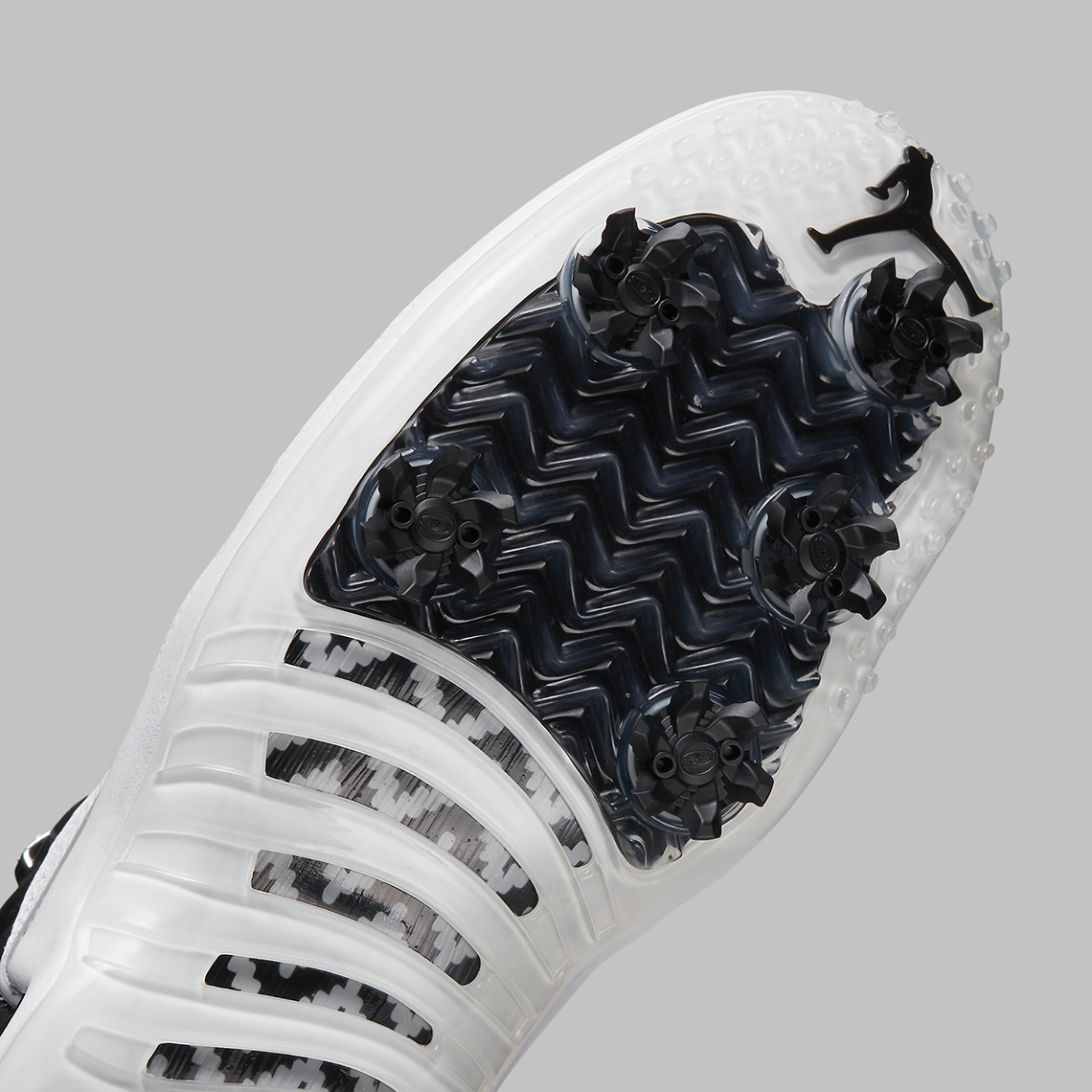 Một số hình ảnh của mẫu giày sneaker Air Jordan 12 Golf Playoffs màu đen/trắng - 9