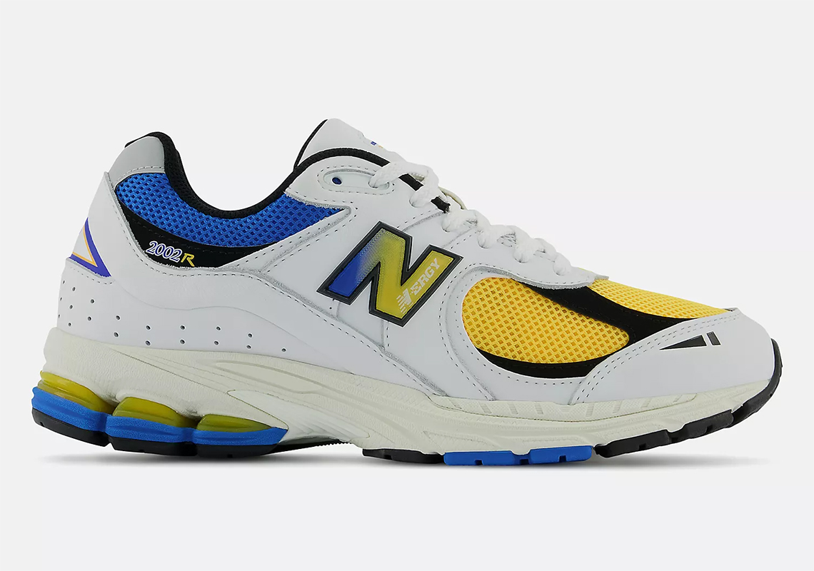 Một số hình ảnh của mẫu giày sneaker New Balance 2002Rs - 2