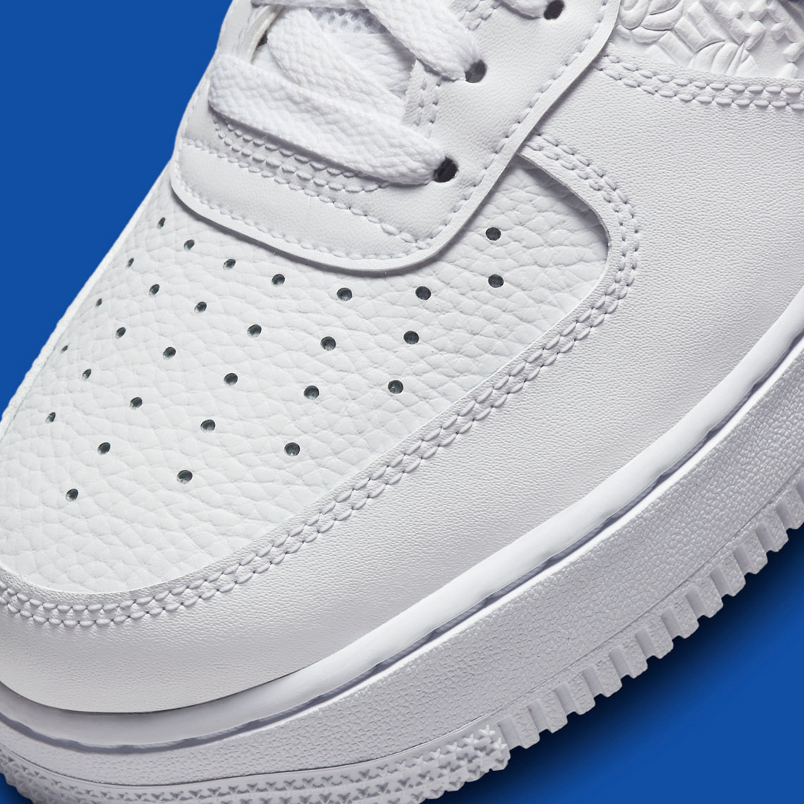 Một số hình ảnh của mẫu giày sneaker Nike Air Force 1 Low Royal Hoops - 8