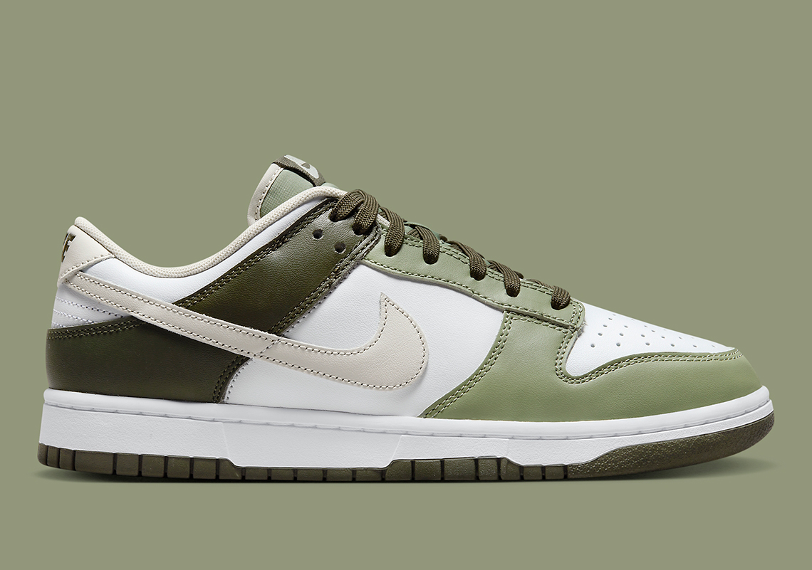 Một số hình ảnh của mẫu giày sneaker Nike Dunk Low lên màu xanh ô liu. - 3