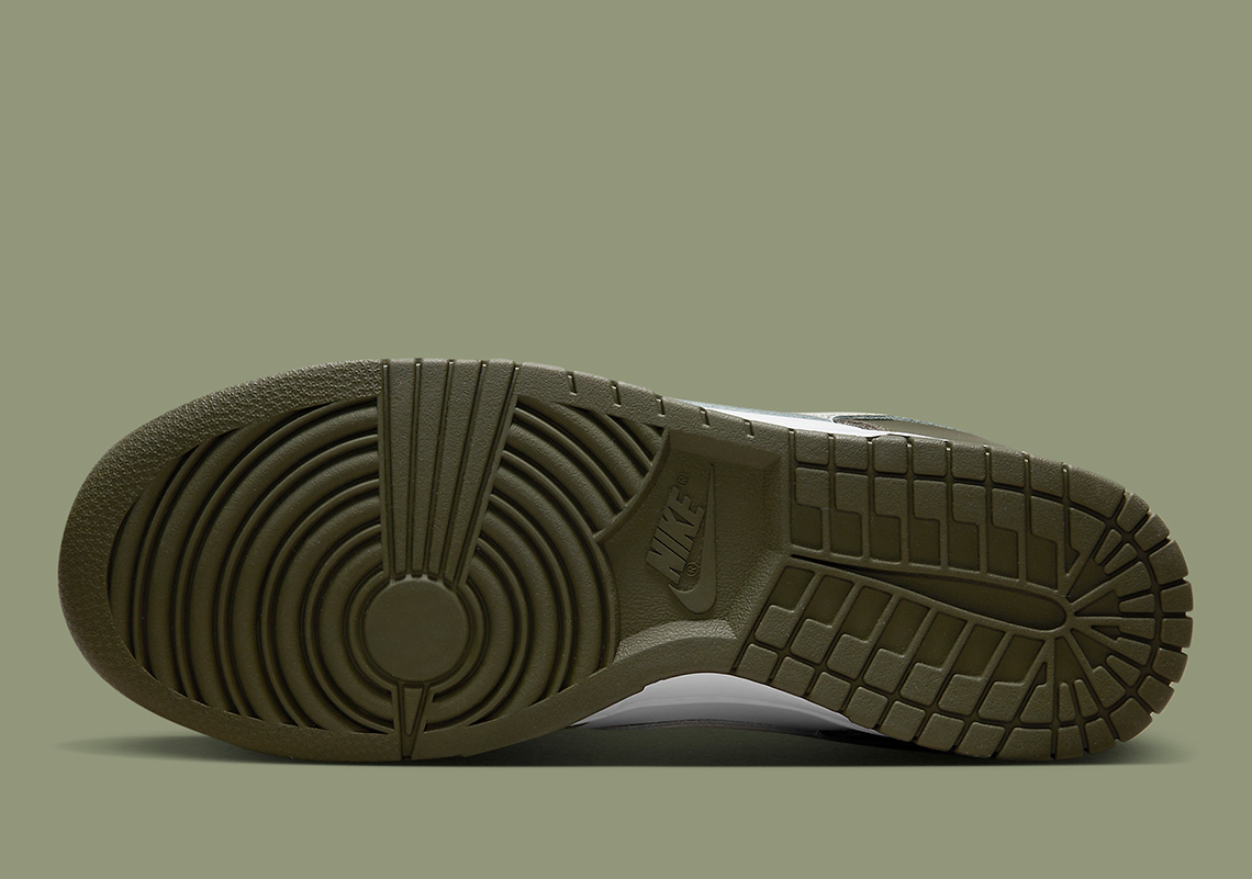 Một số hình ảnh của mẫu giày sneaker Nike Dunk Low lên màu xanh ô liu. - 6