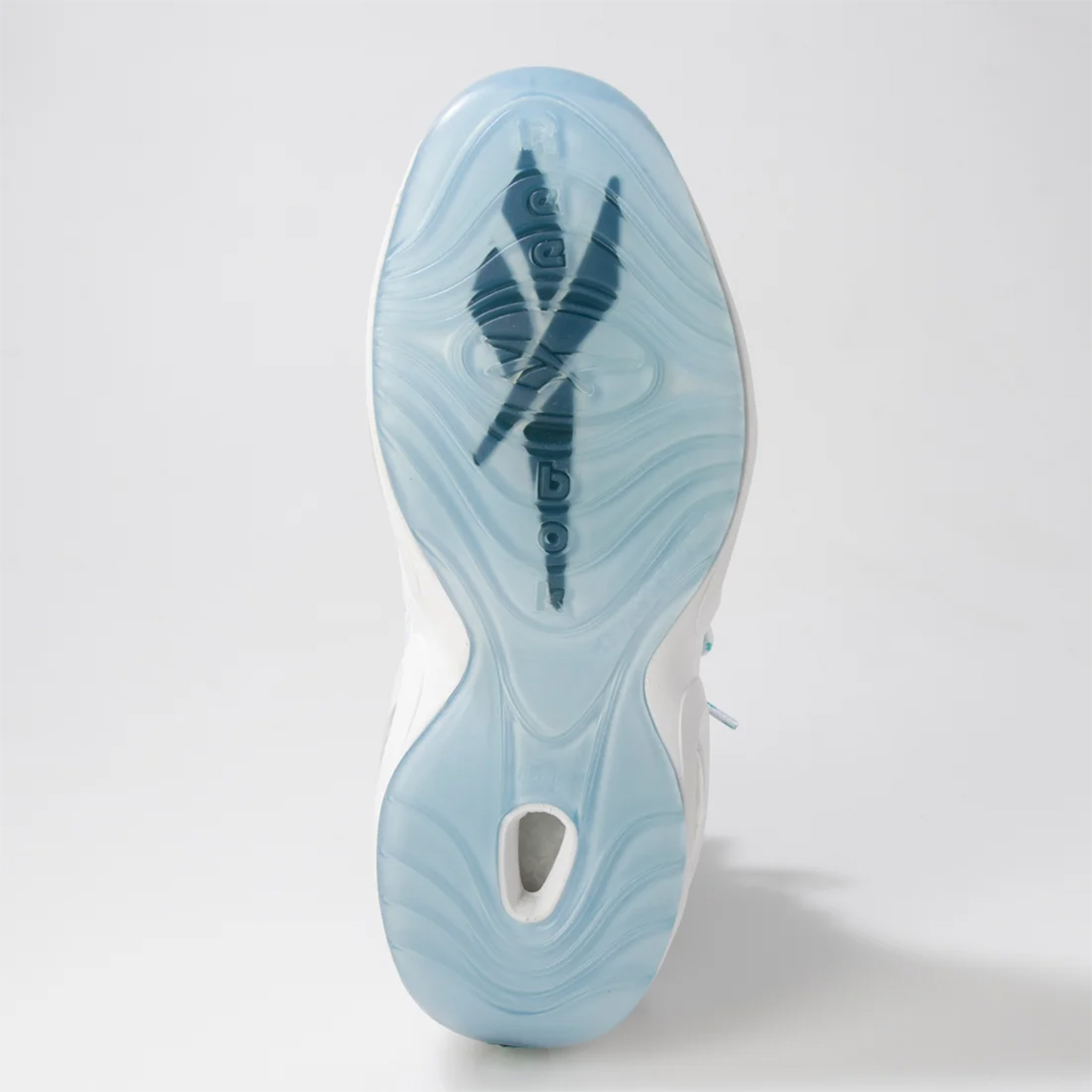 Một số hình ảnh của mẫu giày sneaker Reebok Question Mid Miami - 7