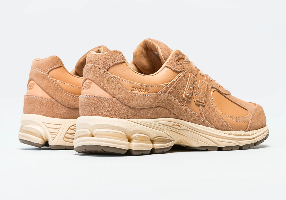 Một số hình ảnh của mẫu New Balance 2002R Toast - 3