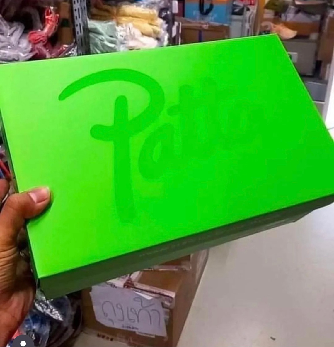 Một số hình ảnh của mẫu sneaker New Balance 990v3 - 4