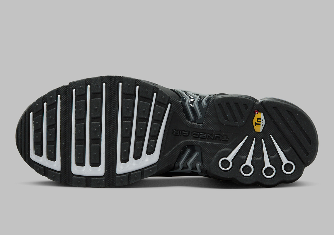 Một số hình ảnh của mẫu sneaker Nike Air Max Plus 3 Stencil - 4