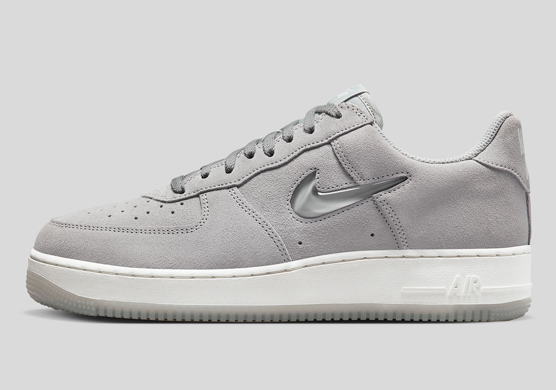 Một số hình ảnh của Nike Air Force 1 màu Light Smoke Grey - 2