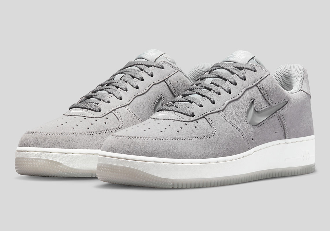 Một số hình ảnh của Nike Air Force 1 màu Light Smoke Grey