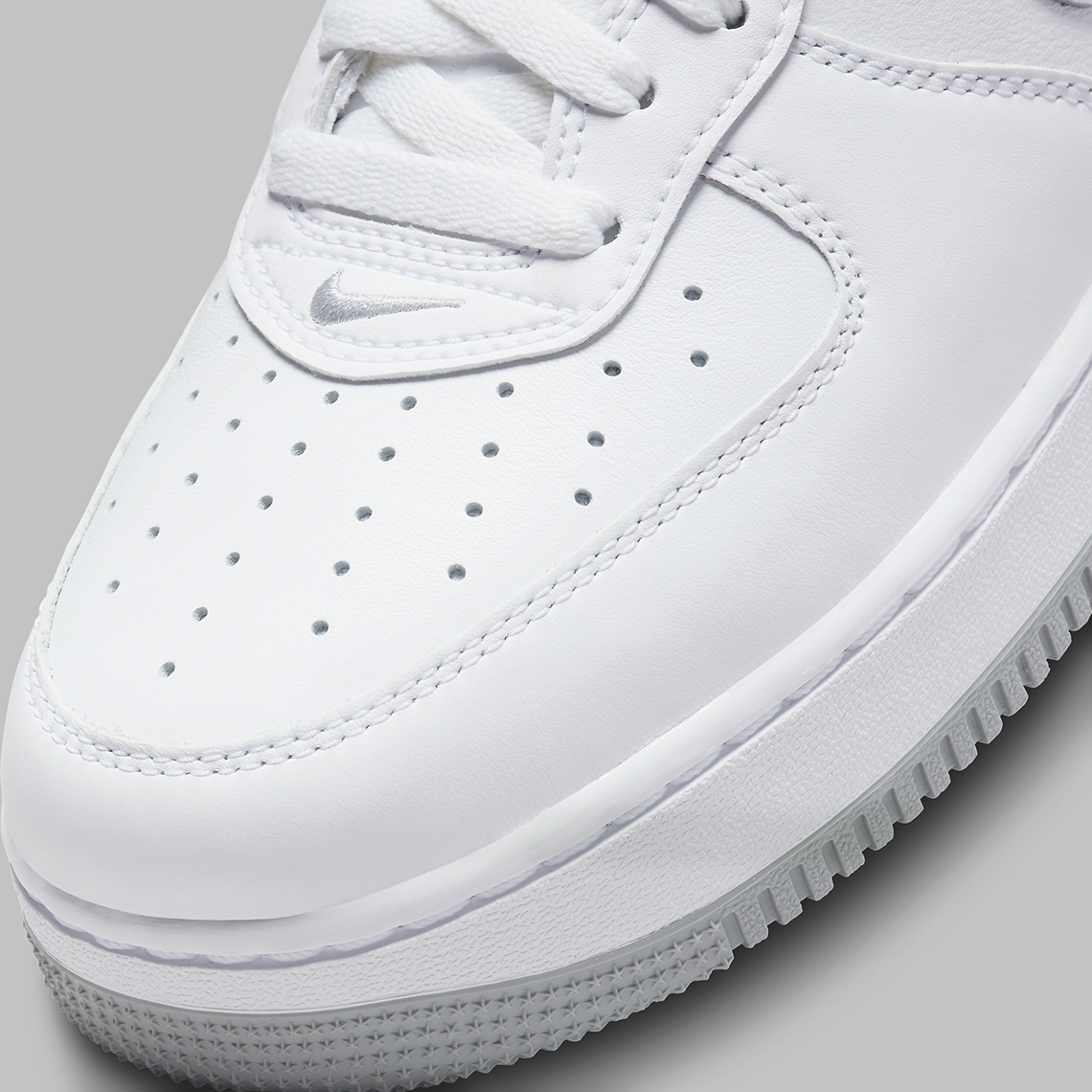 Một số hình ảnh của Nike Air Force 1 với màu Metallic Silver - 10