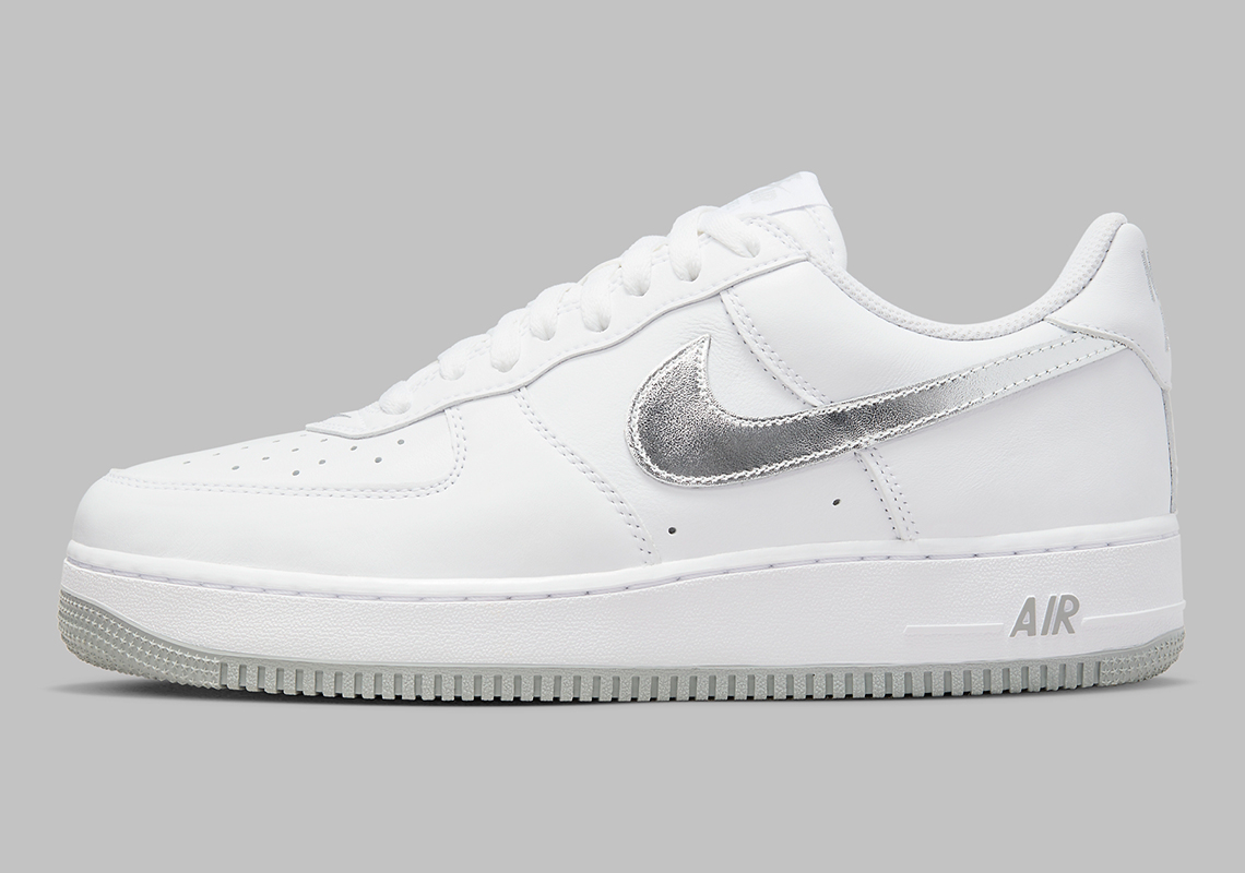 Một số hình ảnh của Nike Air Force 1 với màu Metallic Silver - 3
