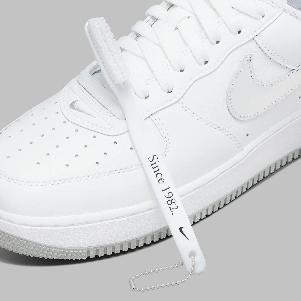 Một số hình ảnh của Nike Air Force 1 với màu Metallic Silver - 8