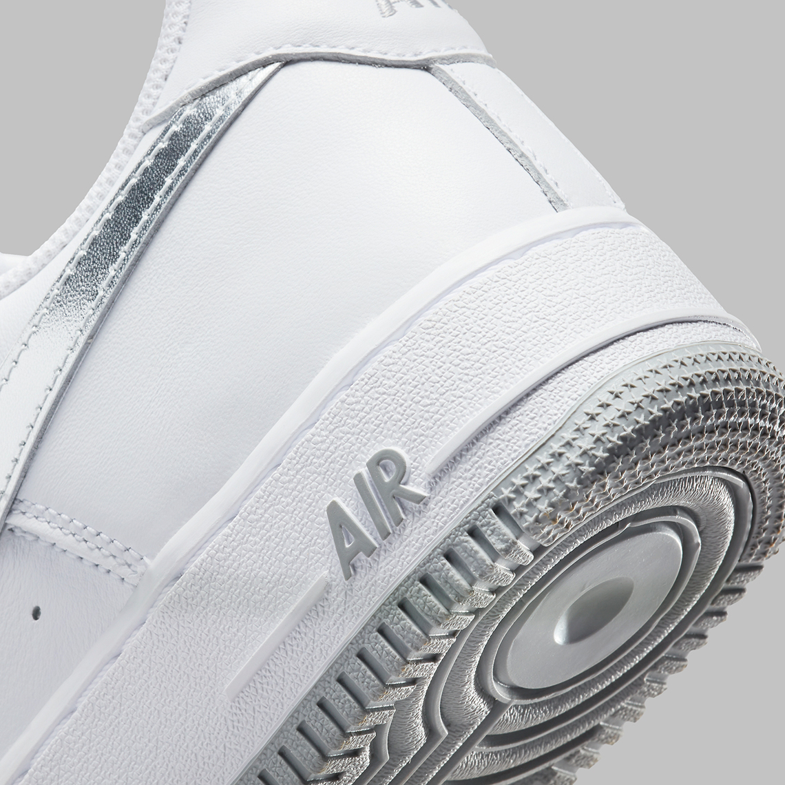 Một số hình ảnh của Nike Air Force 1 với màu Metallic Silver - 9