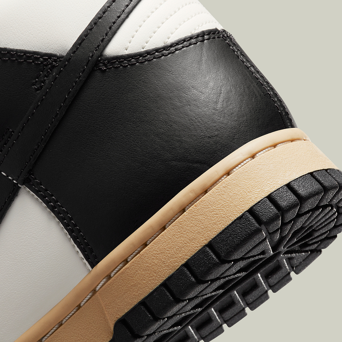 Một số hình ảnh của Nike Dunk High Vintage Black/White - 8