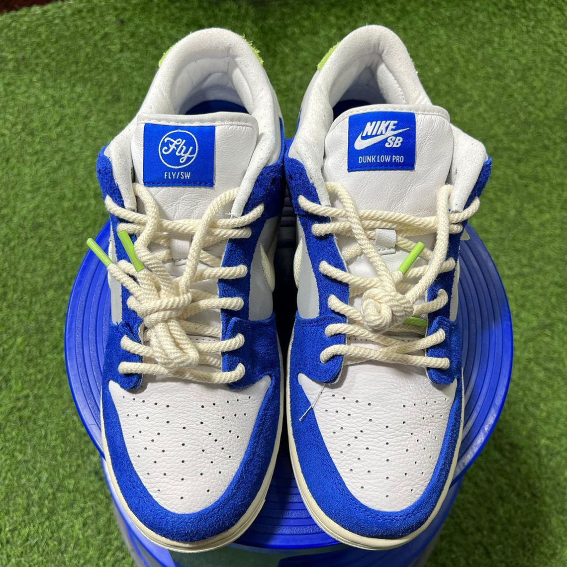 Một số hình ảnh đầu tiên của FLY Streetwear Nike SB Dunk Low - 4