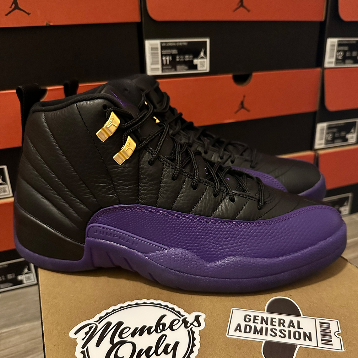 Một số hình ảnh đầu tiên của phiên bản Air Jordan 12 Field Purple - 2