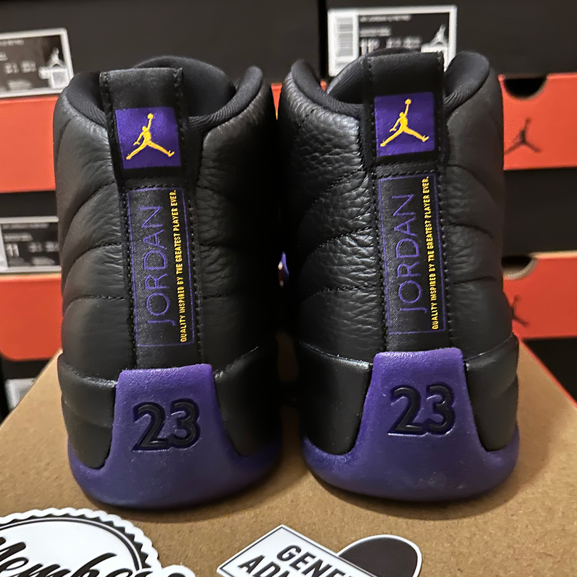 Một số hình ảnh đầu tiên của phiên bản Air Jordan 12 Field Purple - 4