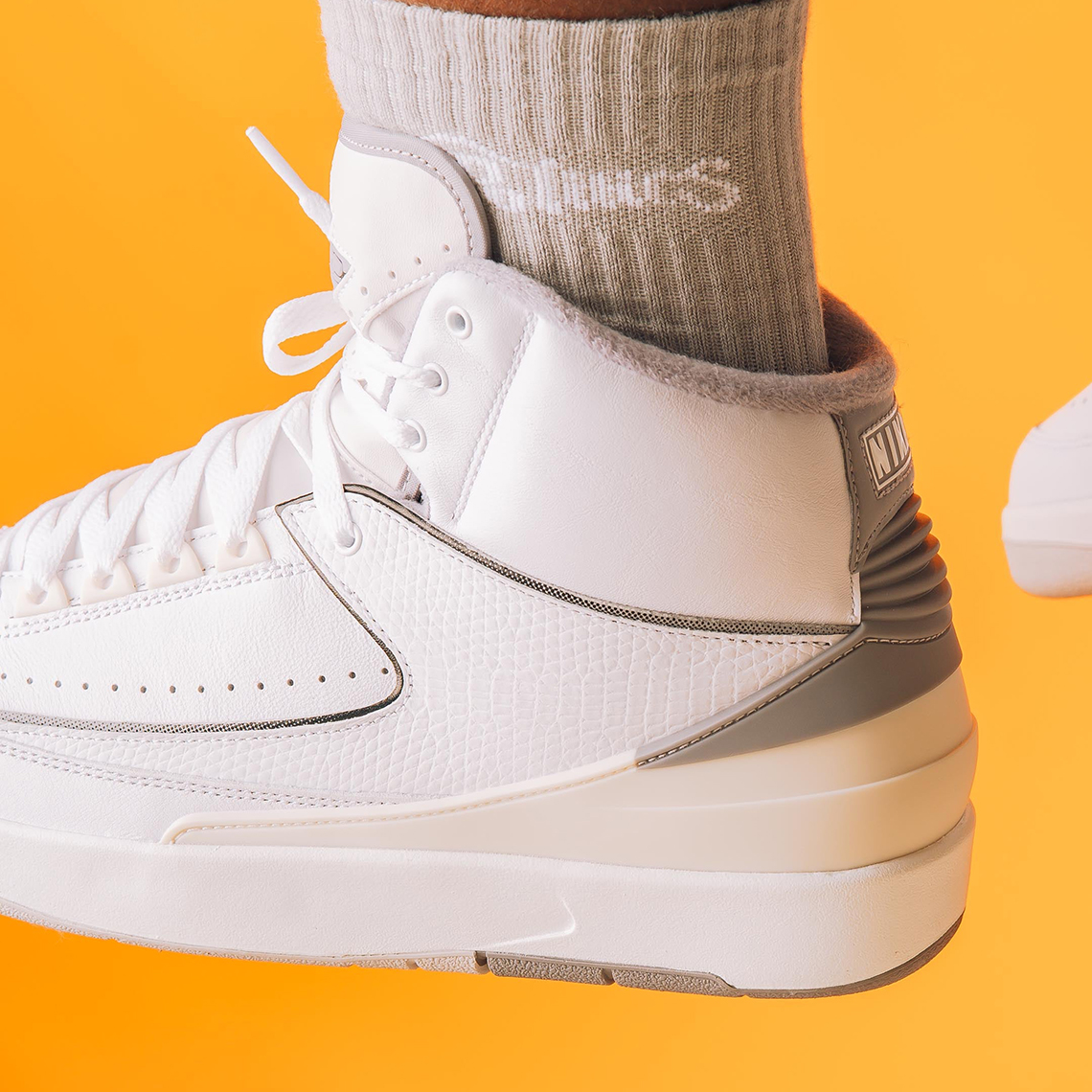 Một số hình ảnh đôi giày Air Jordan 2 Cement Grey - 3