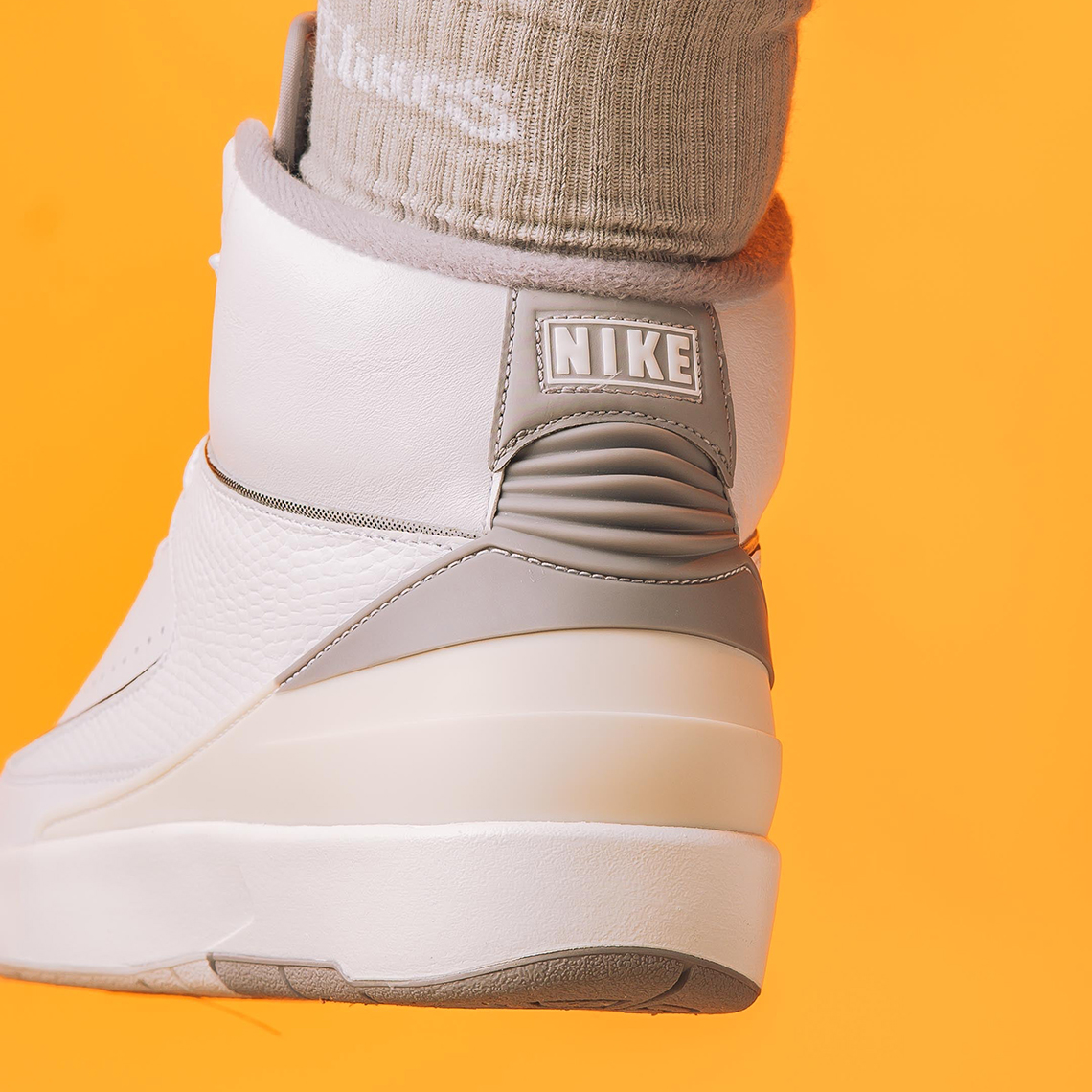 Một số hình ảnh đôi giày Air Jordan 2 Cement Grey - 5