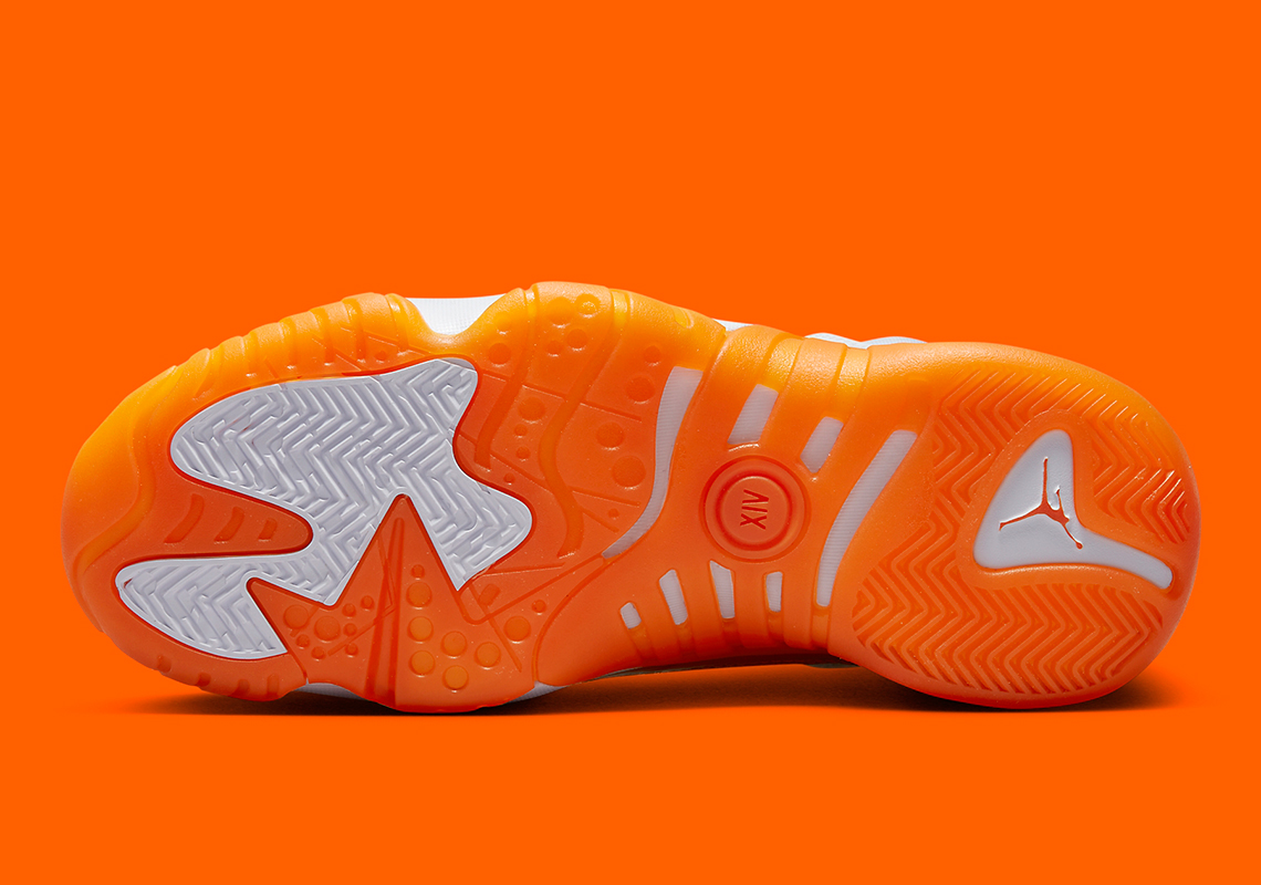 Một số hình ảnh Jordan Two Trey nữ với màu cam - 6